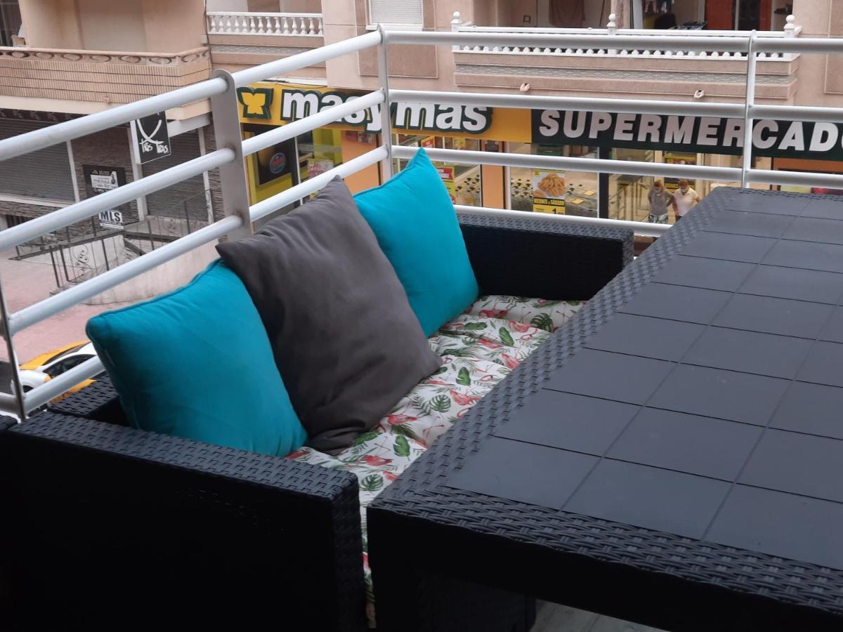 Moderno Apartamento Familiar Junto Al Mar - Conejito Apartman Torrevieja Kültér fotó