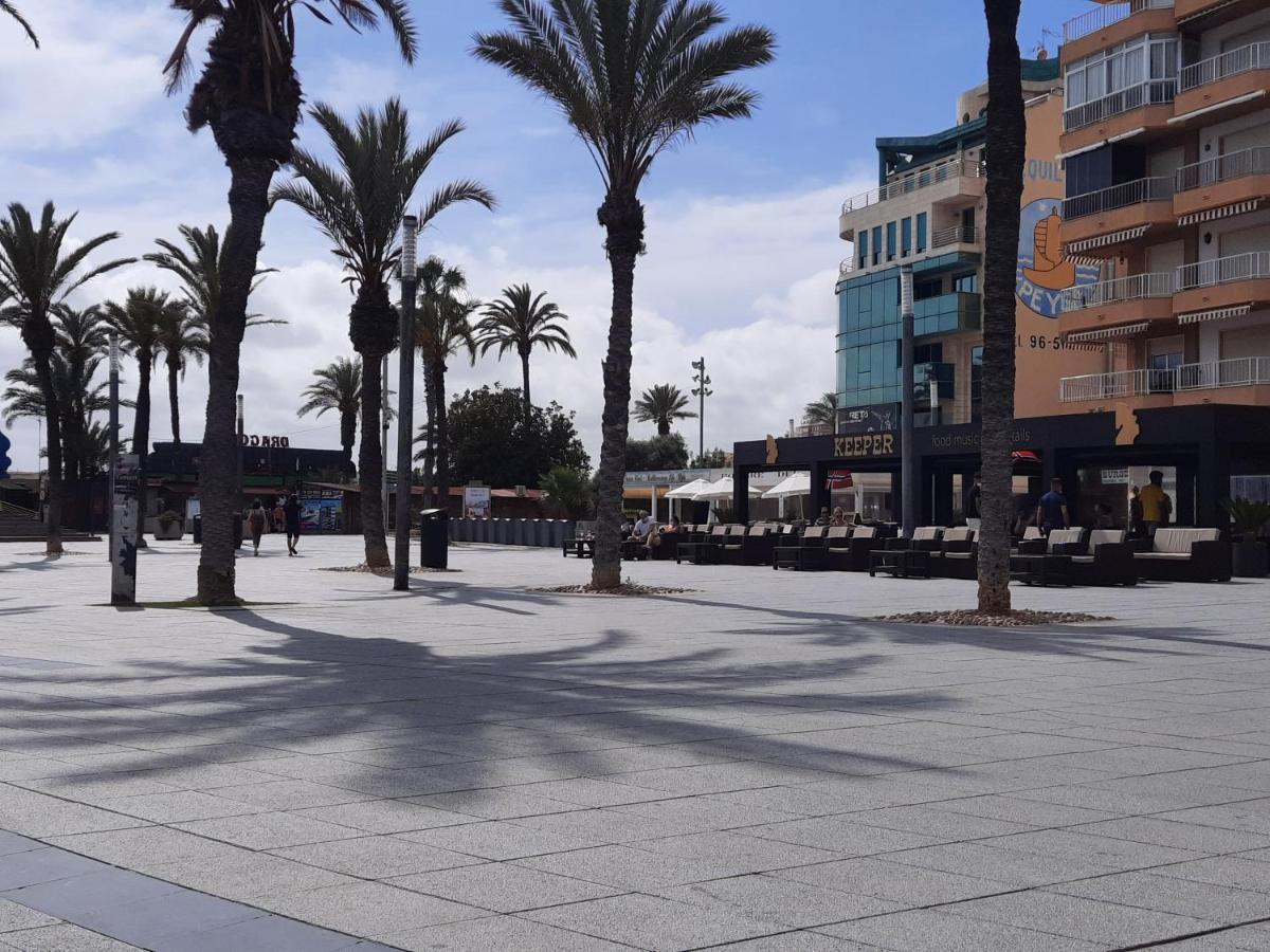 Moderno Apartamento Familiar Junto Al Mar - Conejito Apartman Torrevieja Kültér fotó