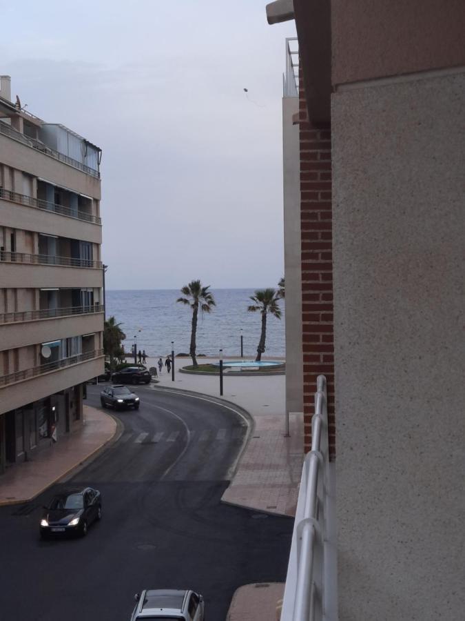Moderno Apartamento Familiar Junto Al Mar - Conejito Apartman Torrevieja Kültér fotó