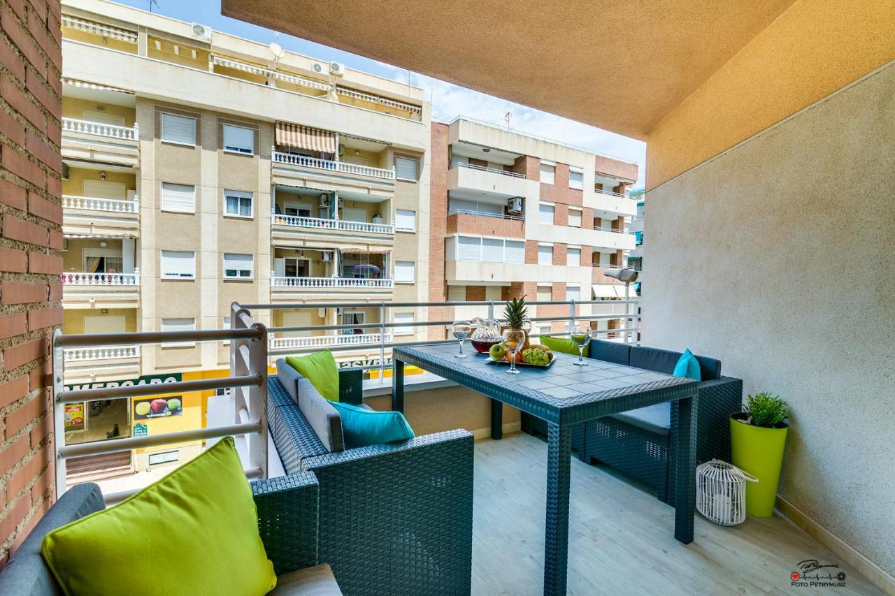 Moderno Apartamento Familiar Junto Al Mar - Conejito Apartman Torrevieja Kültér fotó